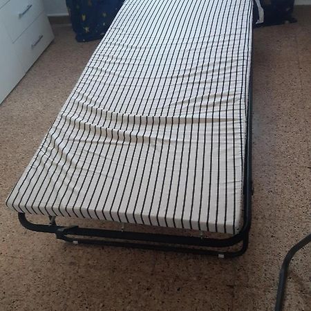Room In Guest Room - Peaceful Accommodation In Madrid Near Atocha Exteriér fotografie