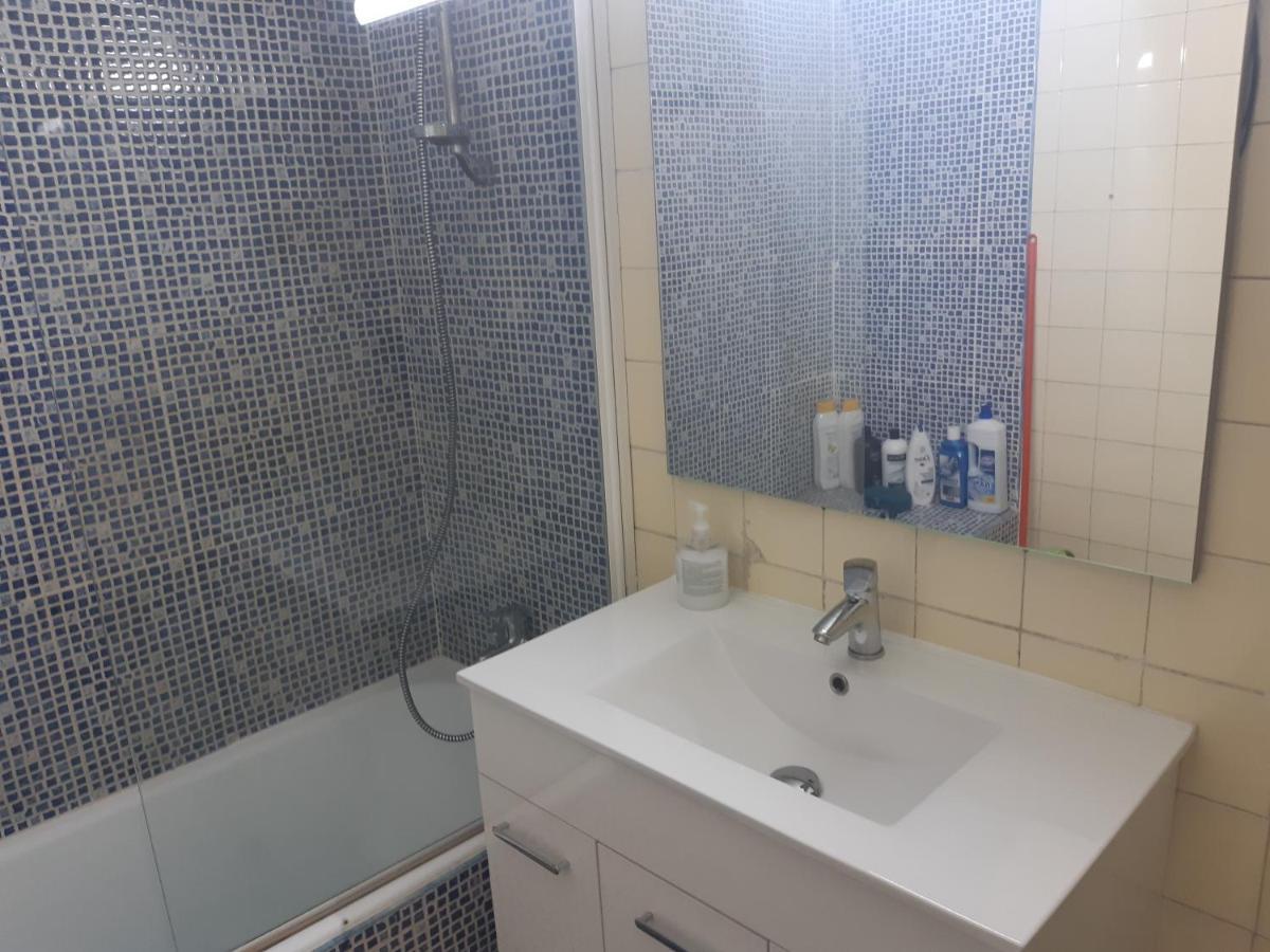 Room In Guest Room - Peaceful Accommodation In Madrid Near Atocha Exteriér fotografie