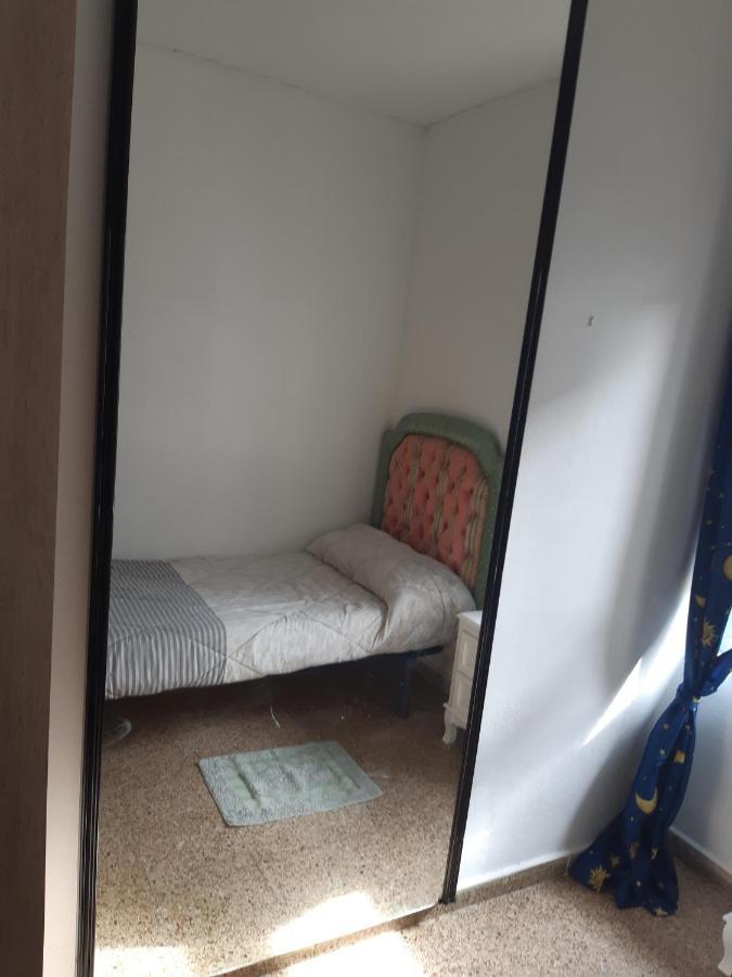 Room In Guest Room - Peaceful Accommodation In Madrid Near Atocha Exteriér fotografie
