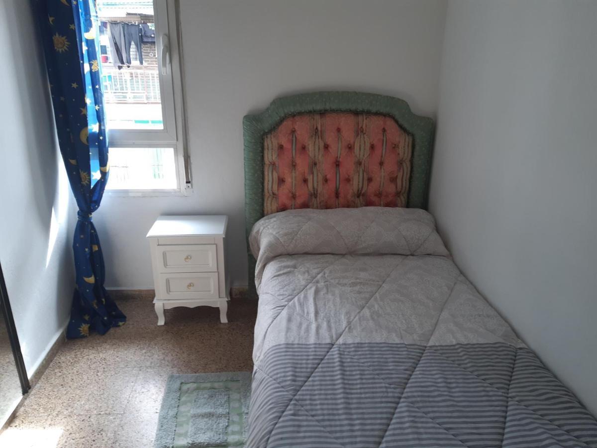 Room In Guest Room - Peaceful Accommodation In Madrid Near Atocha Exteriér fotografie